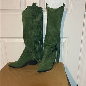 Fiori & Spine Green Suede Fringe Boots